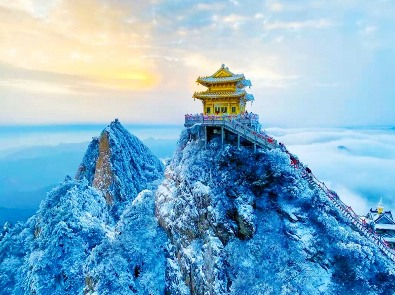 【丑小鸭户外老君山】周周发 云顶天宫 玉树琼花 洛阳老君山全景赏雪