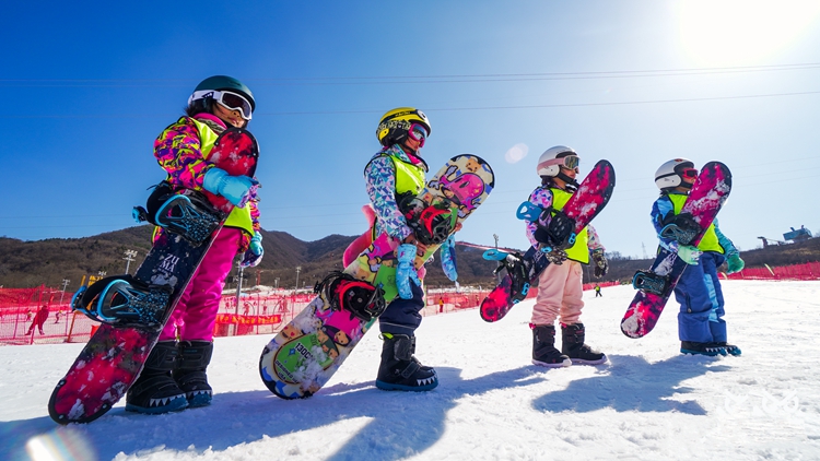 2022年少儿滑雪冬令营，交500抵1000滑雪优惠券