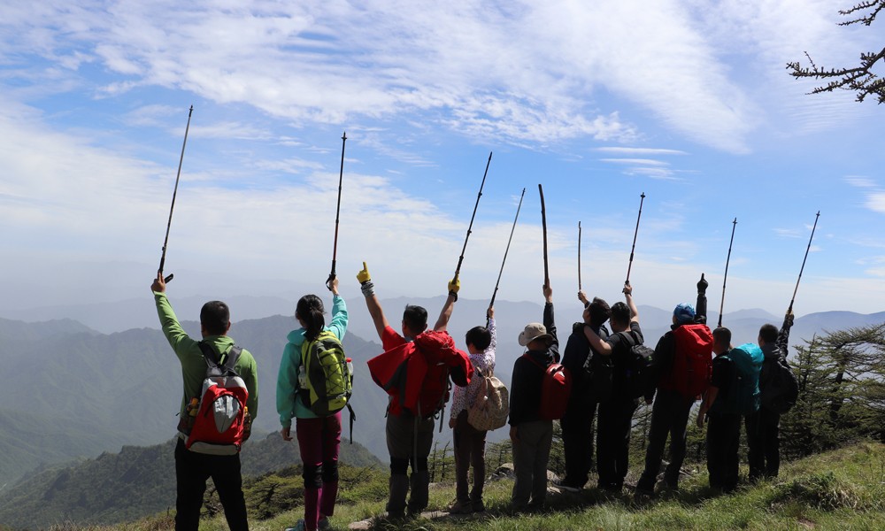 【丑小鸭|团建】登顶西安最高峰冰晶顶3015米山地挑战活动1日