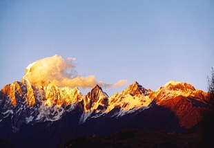 17猫鼻梁（远眺四姑娘山）