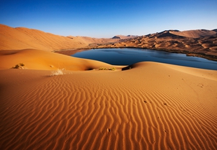 7巴 丹 吉 林 大 沙 漠