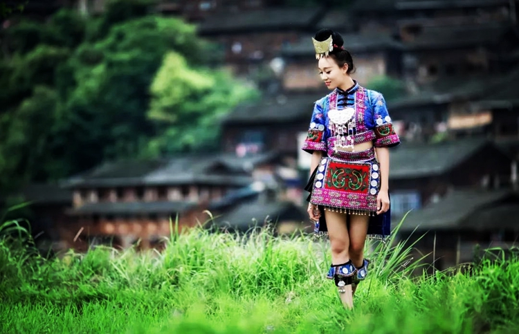 <云上贵州6日>贵州黄果树+梵净山+镇远古镇+西江千户苗寨+荔波小七孔5晚6日精华游【升级2+1头等保姆舱+住西江&镇远景区+24小时接站】二上西江观景台+天星桥玩全程，打糍粑&苗服拍照体验