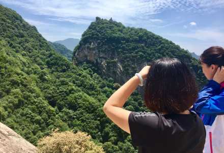 跟随丑小鸭户外登顶嘉午台